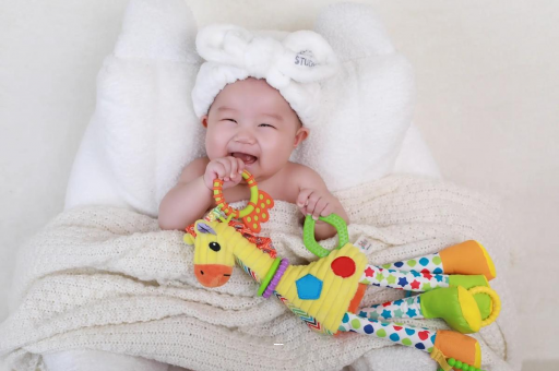 赤峰四个月宝宝揉眼睛